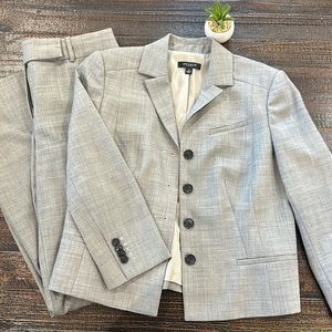 Beautiful Ann Taylor women’s business suit - size 6